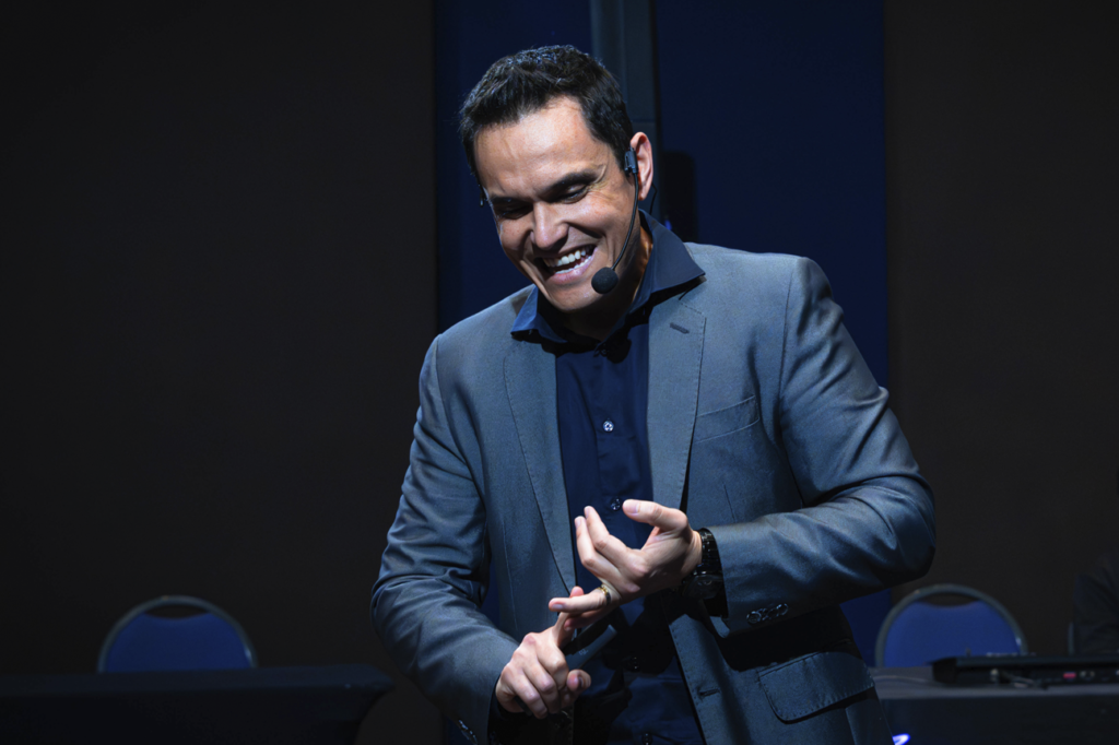 Dr. Fernando Adriano da Silva em aula do curso FS12